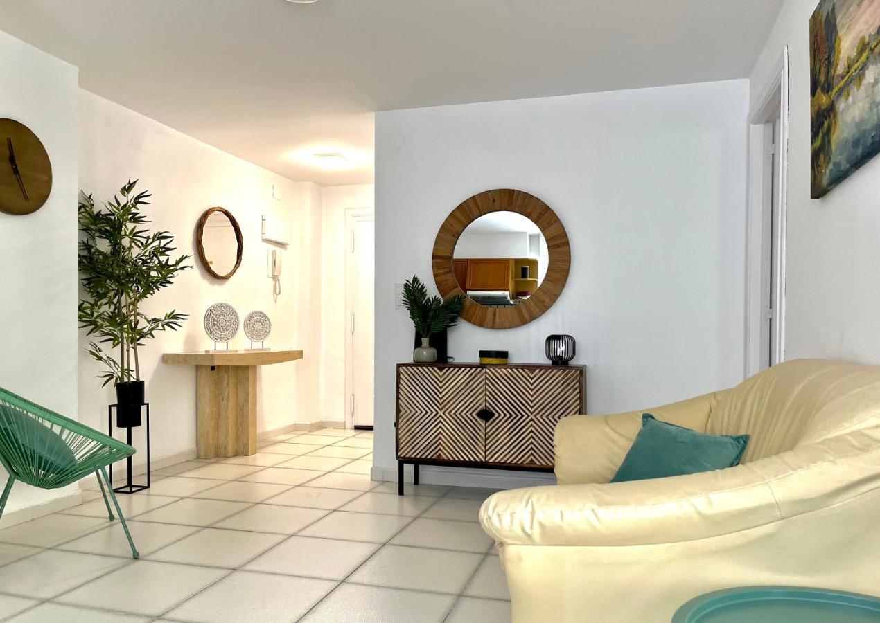 Modern Apartment On The Beach With Pool 卡尔佩 外观 照片