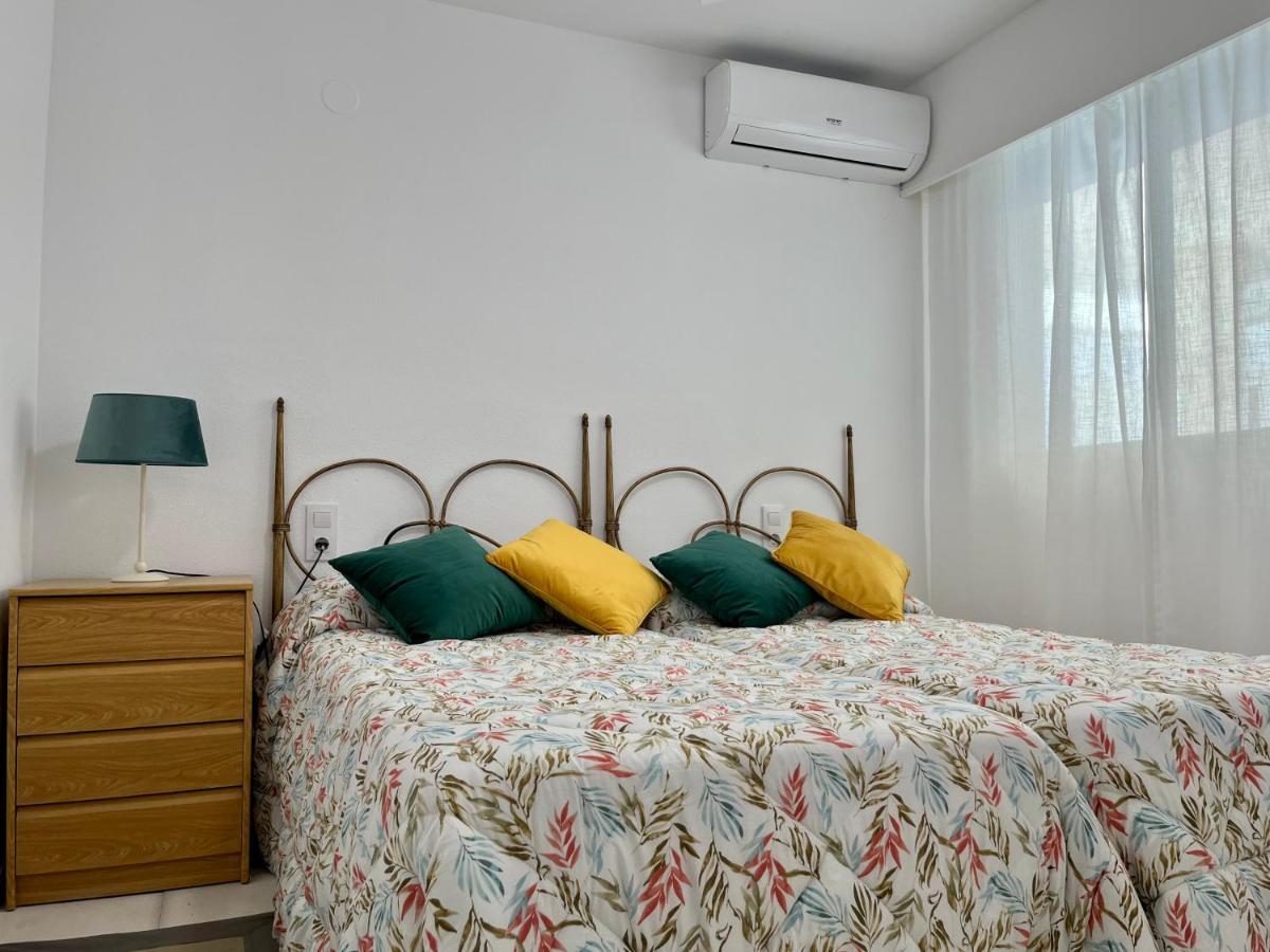 Modern Apartment On The Beach With Pool 卡尔佩 外观 照片