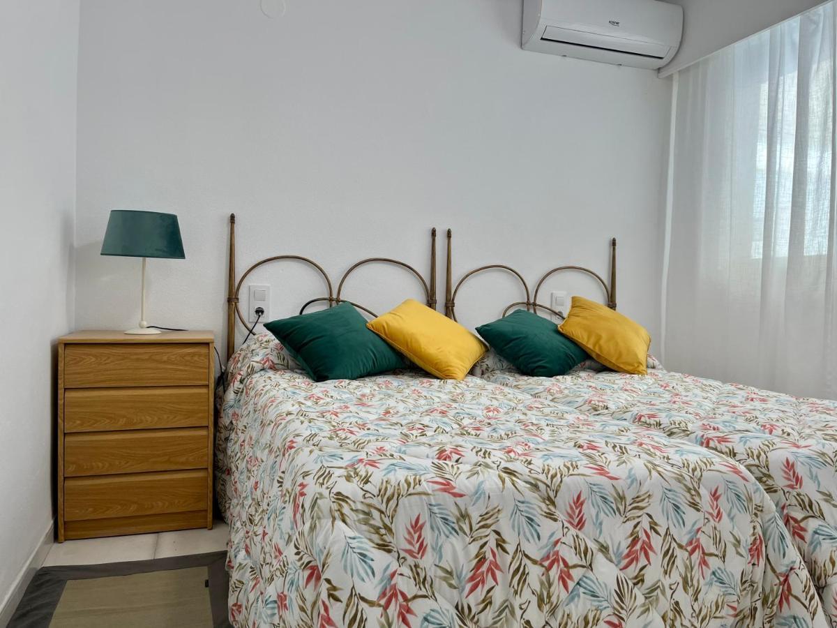 Modern Apartment On The Beach With Pool 卡尔佩 外观 照片