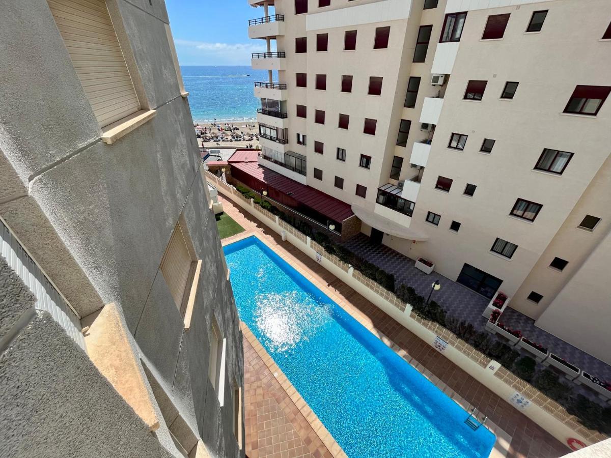 Modern Apartment On The Beach With Pool 卡尔佩 外观 照片