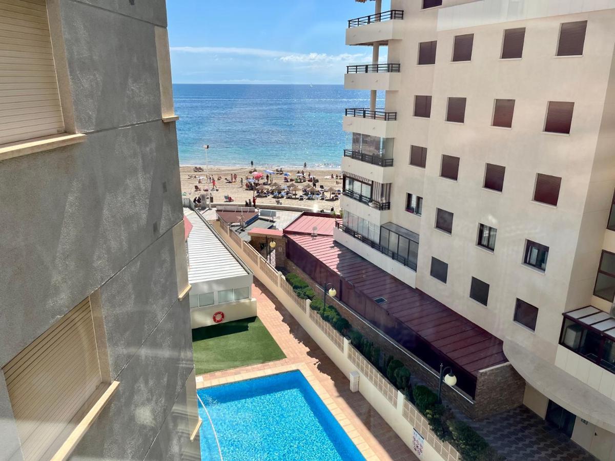 Modern Apartment On The Beach With Pool 卡尔佩 外观 照片