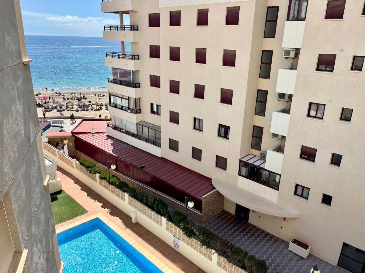 Modern Apartment On The Beach With Pool 卡尔佩 外观 照片