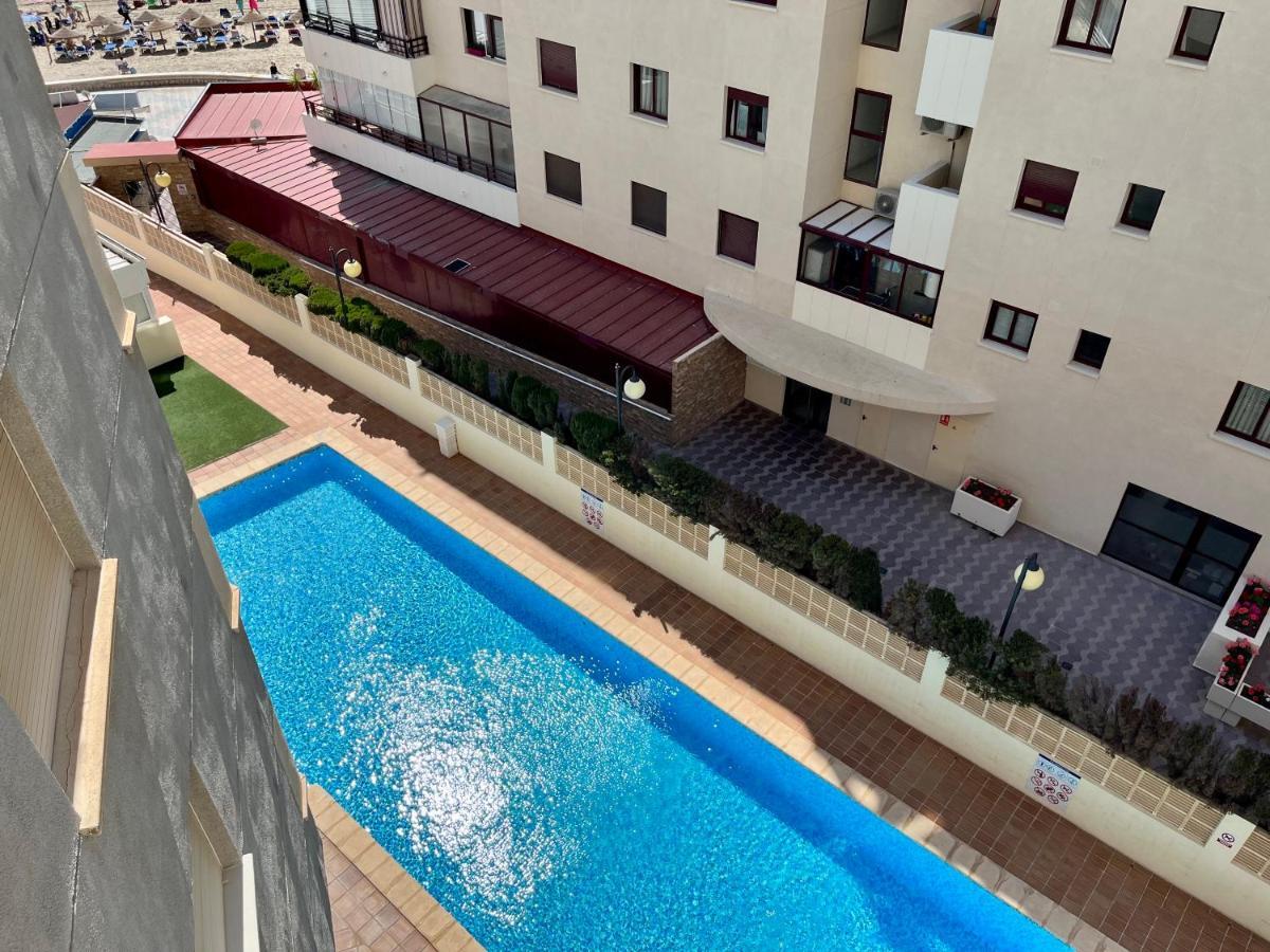 Modern Apartment On The Beach With Pool 卡尔佩 外观 照片
