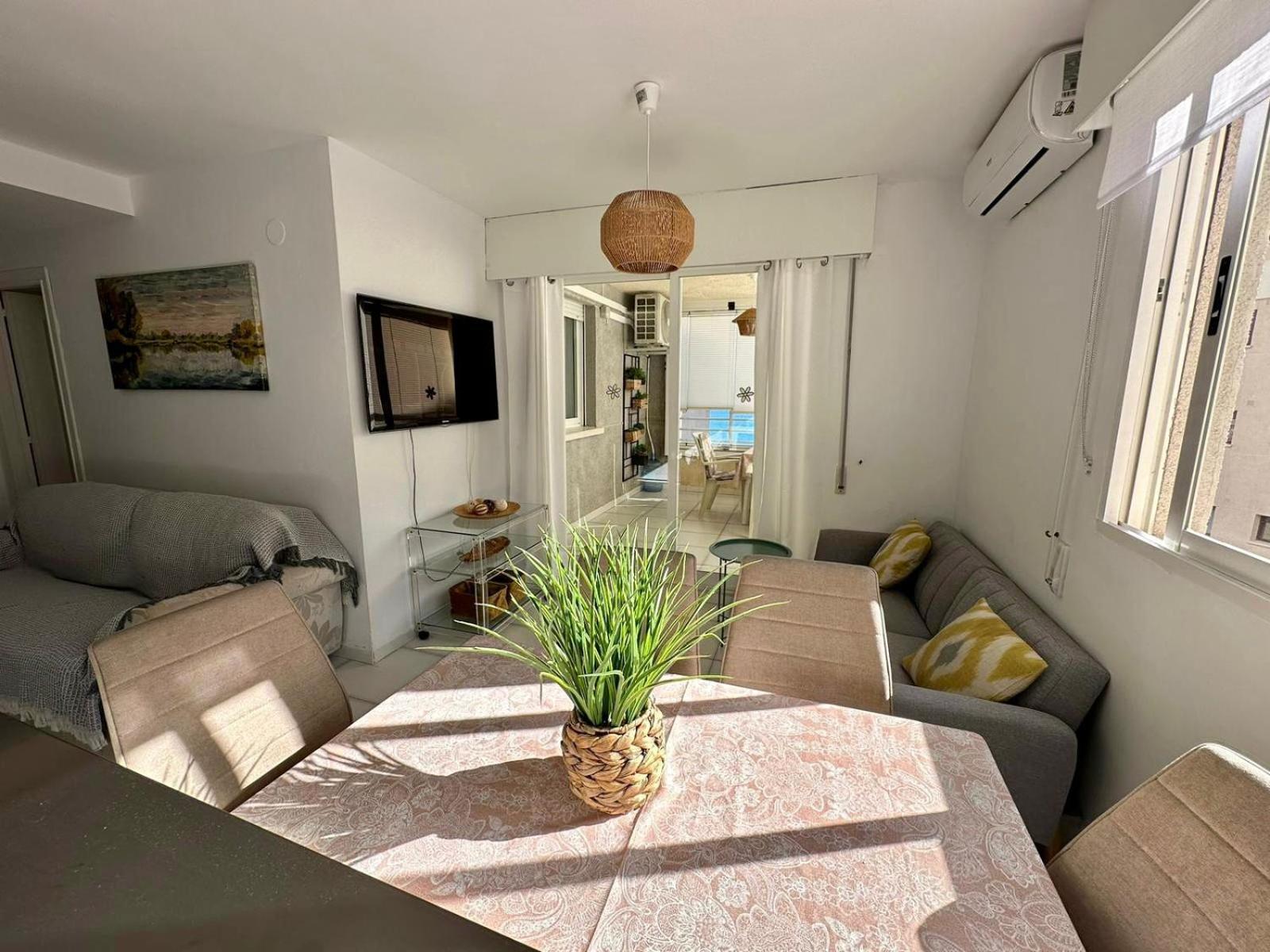 Modern Apartment On The Beach With Pool 卡尔佩 外观 照片