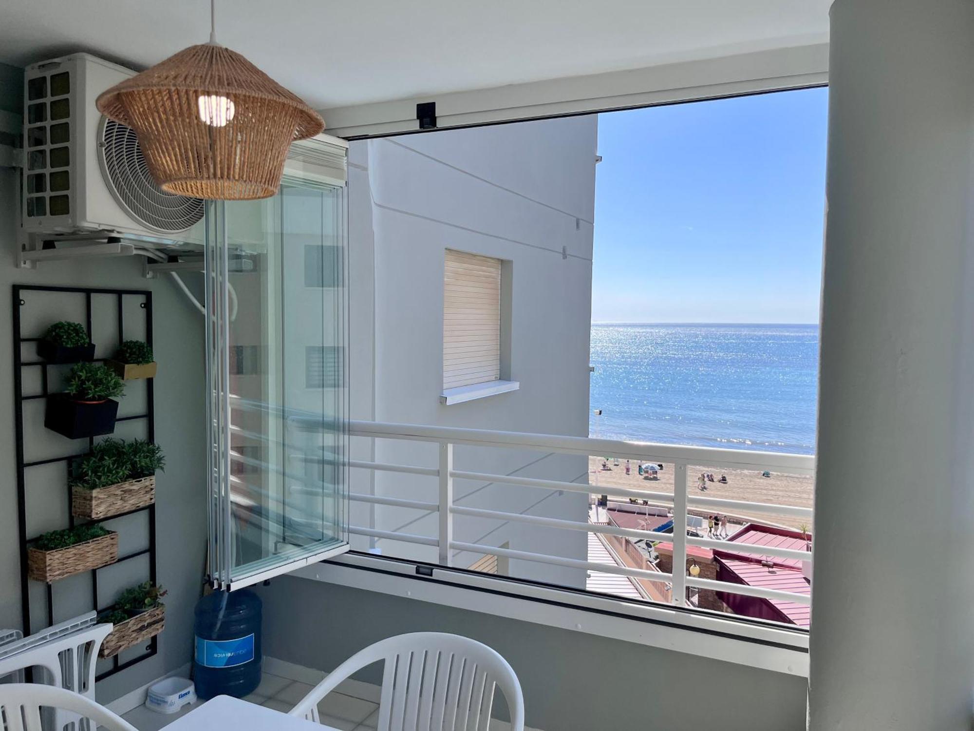 Modern Apartment On The Beach With Pool 卡尔佩 外观 照片
