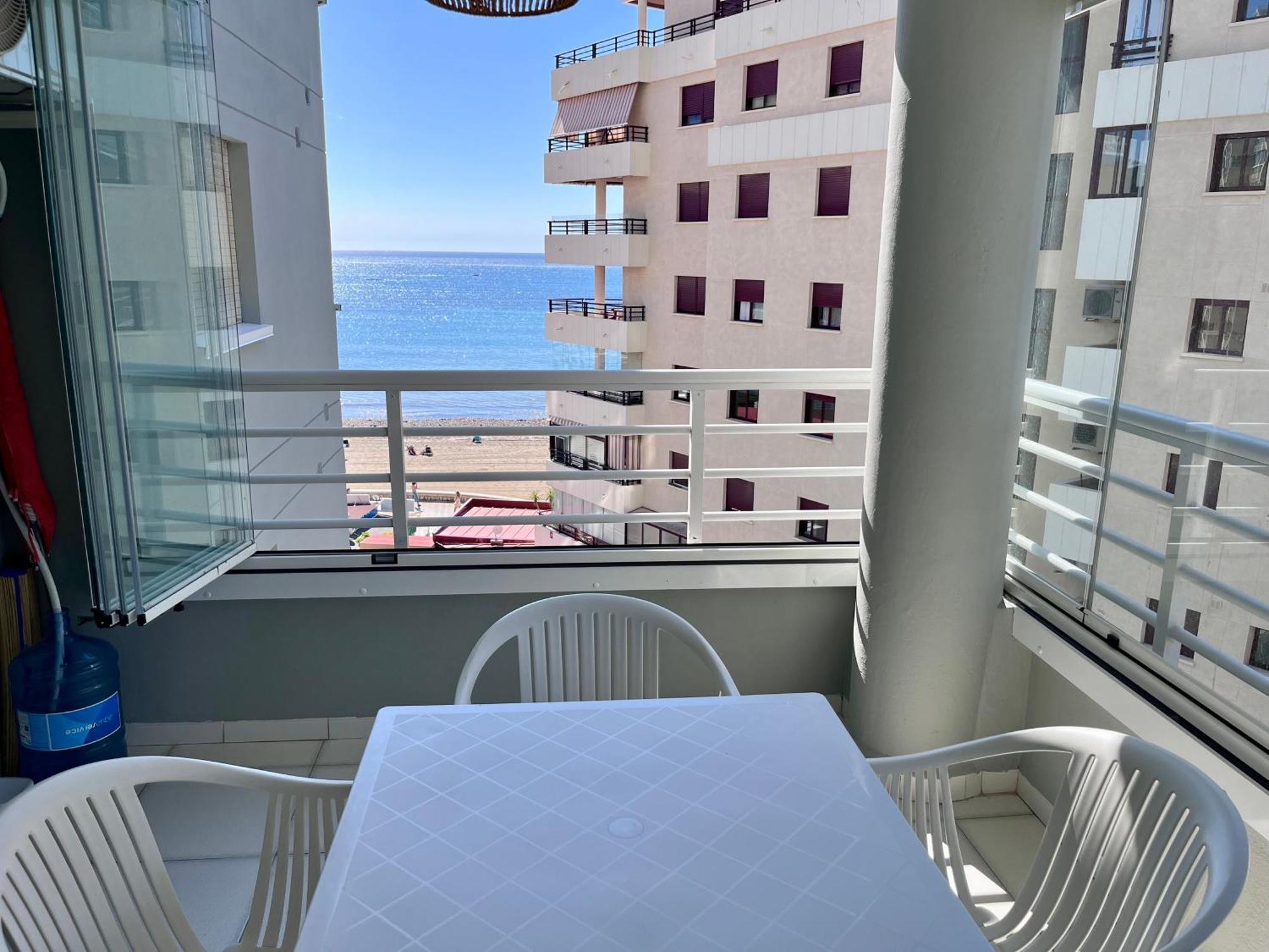 Modern Apartment On The Beach With Pool 卡尔佩 外观 照片