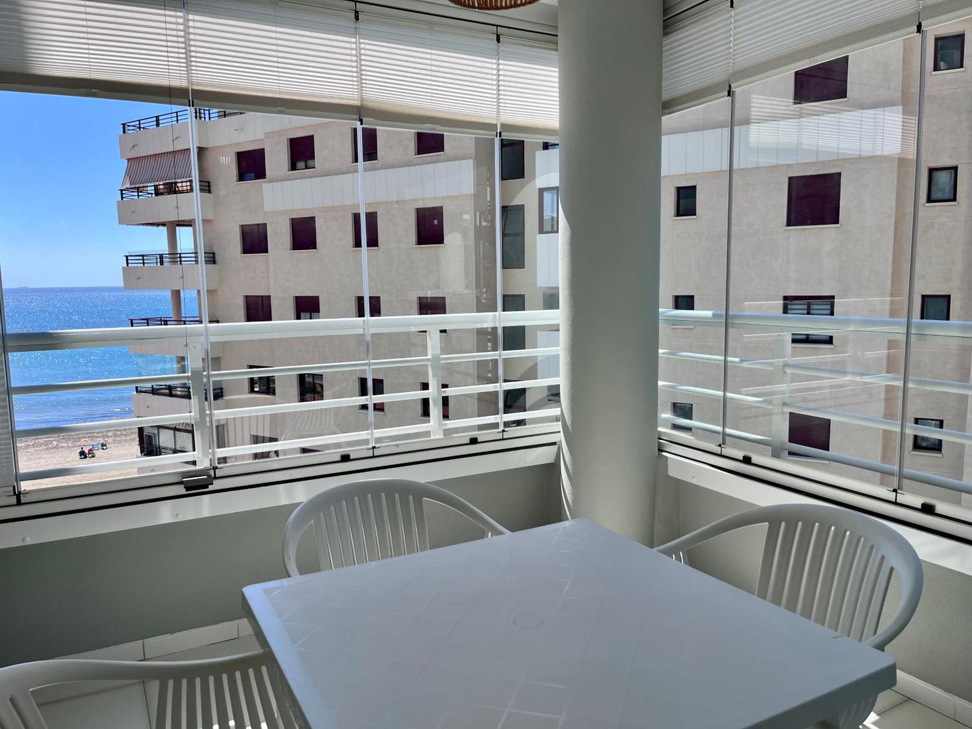 Modern Apartment On The Beach With Pool 卡尔佩 外观 照片
