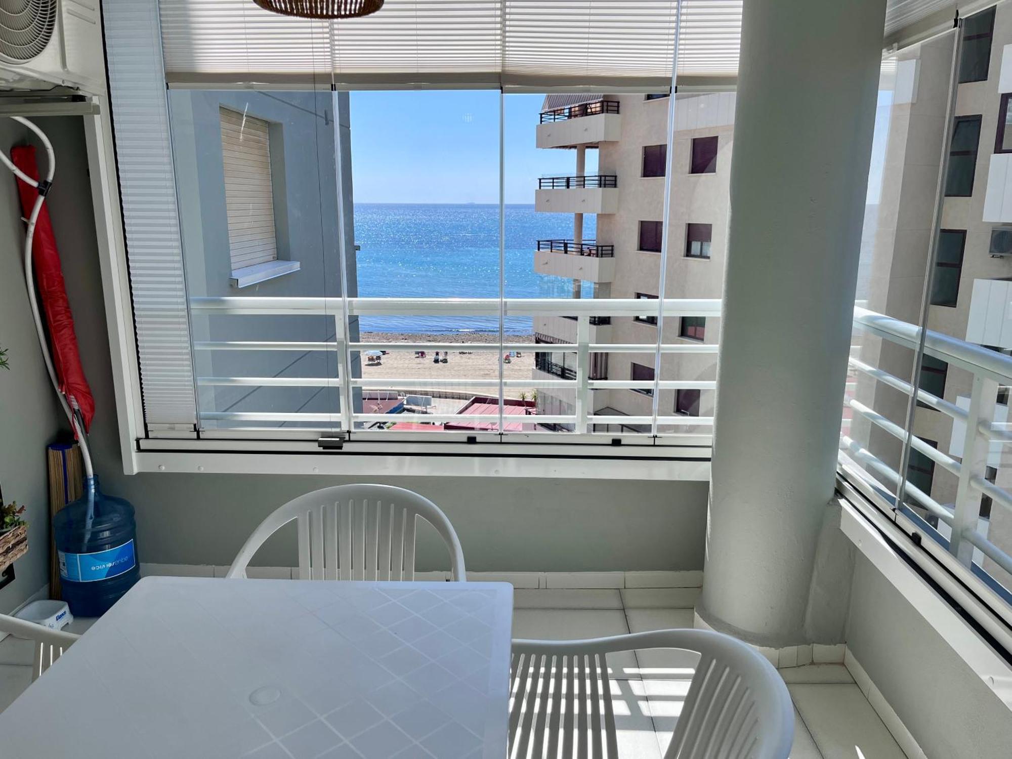 Modern Apartment On The Beach With Pool 卡尔佩 外观 照片
