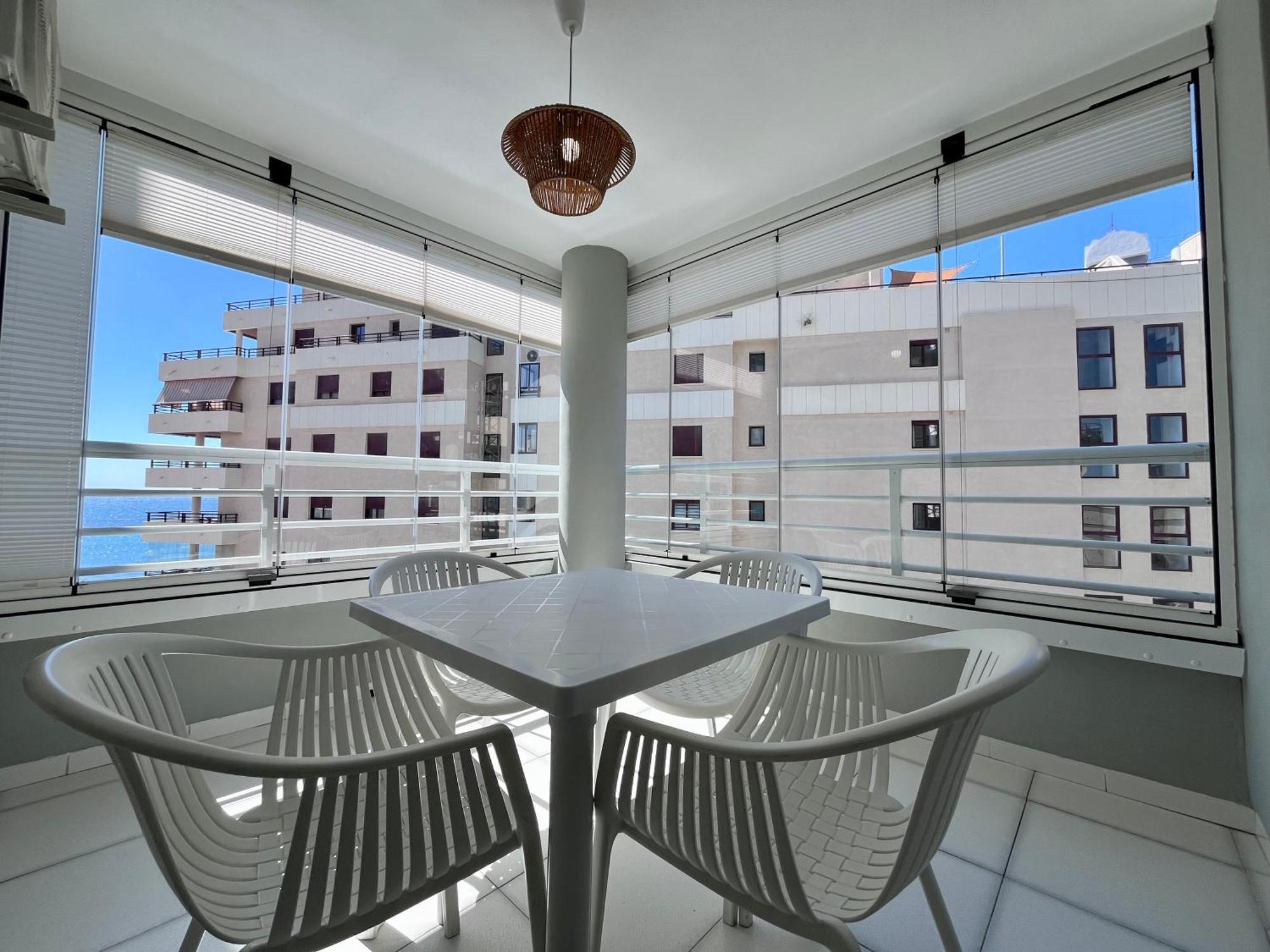 Modern Apartment On The Beach With Pool 卡尔佩 外观 照片