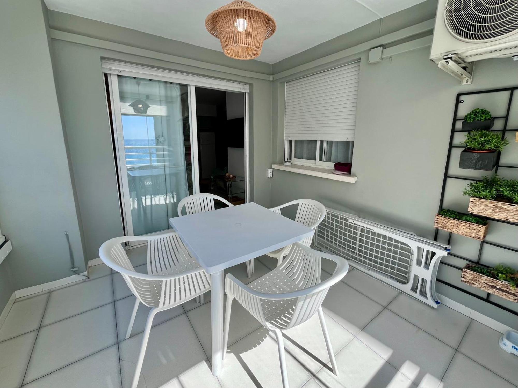 Modern Apartment On The Beach With Pool 卡尔佩 外观 照片